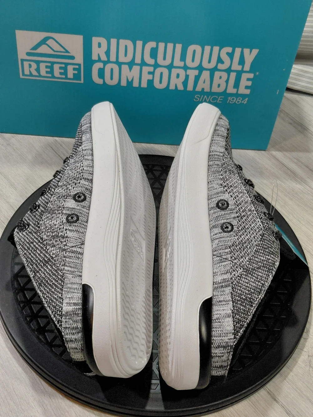 NWT Reef Men Swell Sole Gray Knit Casual Sneakers - Ridiculously Comfortable M9